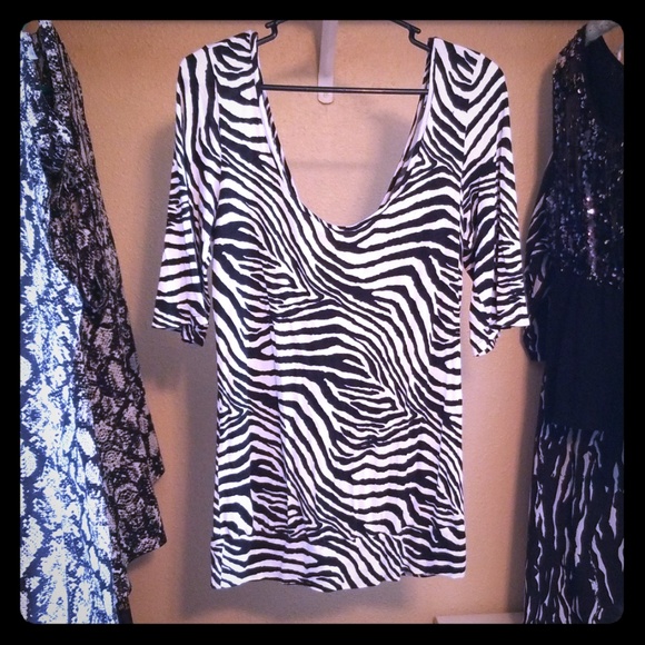 Zebra top with back cut out - Picture 1 of 4